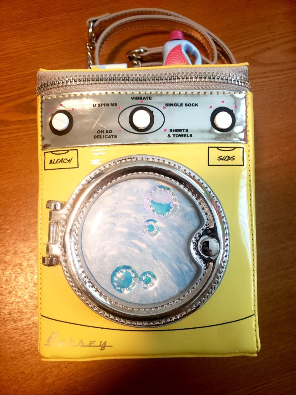 COLLECTIBLE Betsey Johnson Kitsch Spin Me Yellow Crossbody Washing Machine (NEW) - Picture 6 of 9